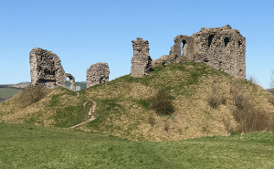 Shropshire Hills Walking Holiday: Clun Castle